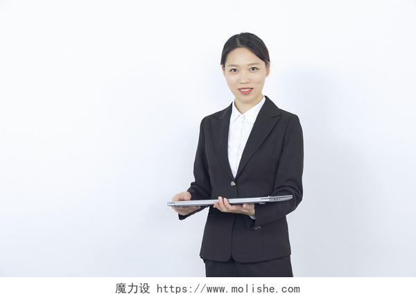商务女性白色背景抱着电脑形象照